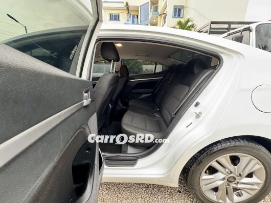 Hyundai Elantra Carros en venta