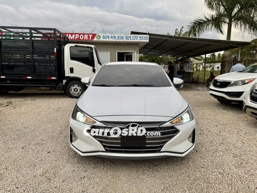 Hyundai Elantra Carros en venta