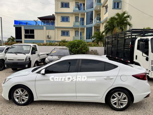 Hyundai Elantra Carros en venta
