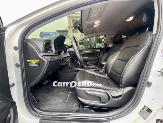 Hyundai Elantra Carros en venta