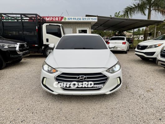 Hyundai Elantra Carros en venta