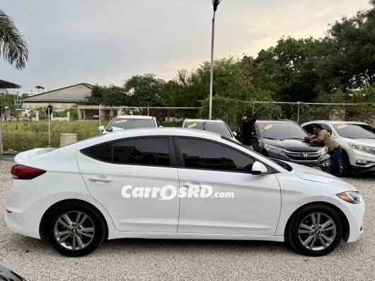 Hyundai Elantra Carros en venta