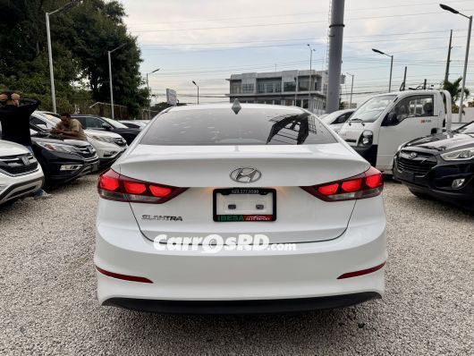 Hyundai Elantra Carros en venta