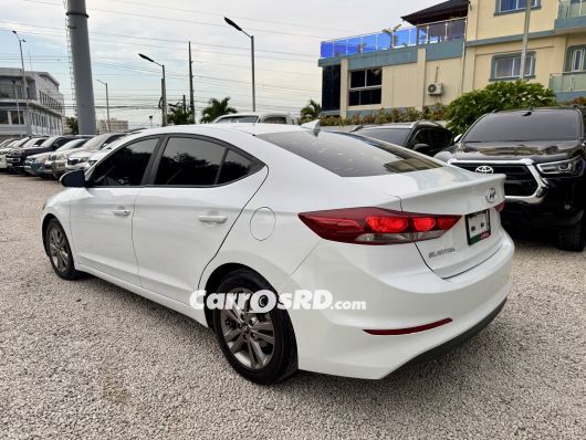 Hyundai Elantra Carros en venta