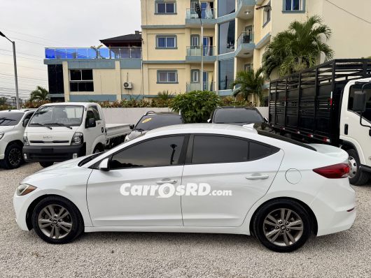 Hyundai Elantra Carros en venta