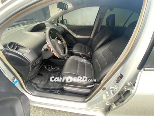 Toyota Vitz Carros en venta