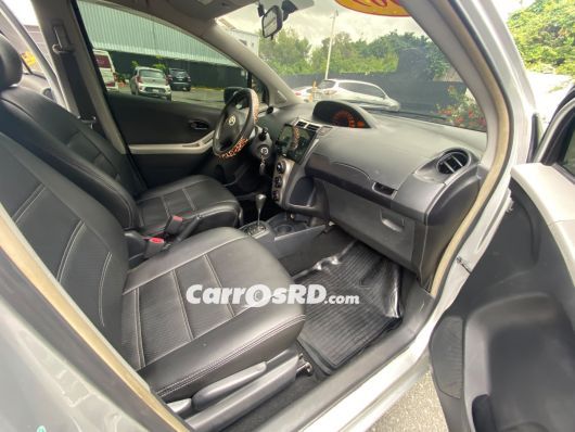 Toyota Vitz Carros en venta