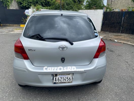 Toyota Vitz Carros en venta