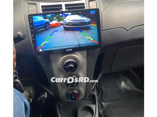 Toyota Vitz Carros en venta
