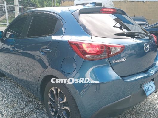 Mazda Demio Carros en venta