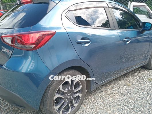 Mazda Demio Carros en venta