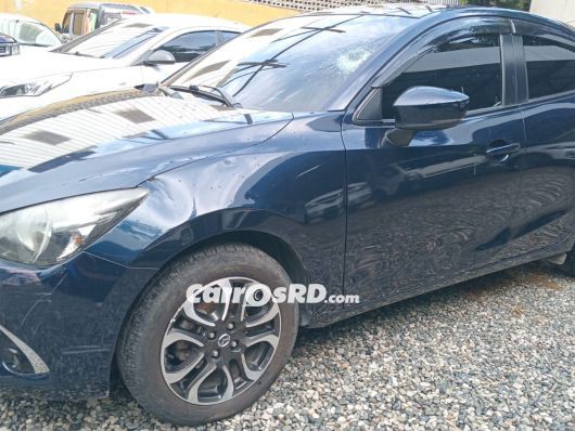 Mazda Demio Carros en venta
