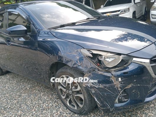 Mazda Demio Carros en venta