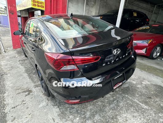 Hyundai Elantra Carros en venta
