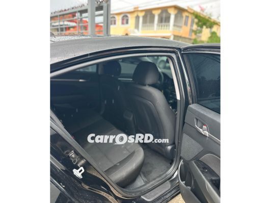 Hyundai Elantra Carros en venta
