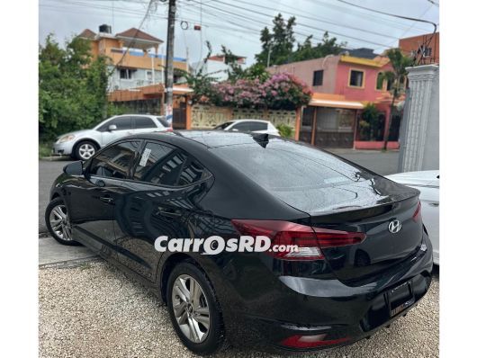 Hyundai Elantra Carros en venta
