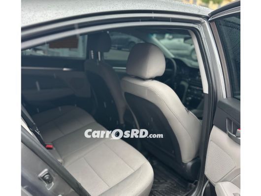 Hyundai Elantra Carros en venta