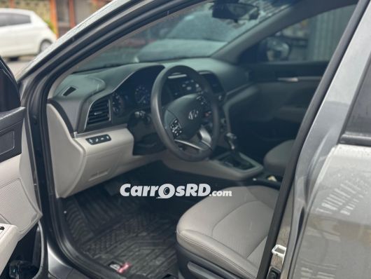Hyundai Elantra Carros en venta