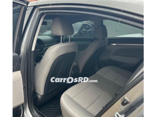 Hyundai Elantra Carros en venta