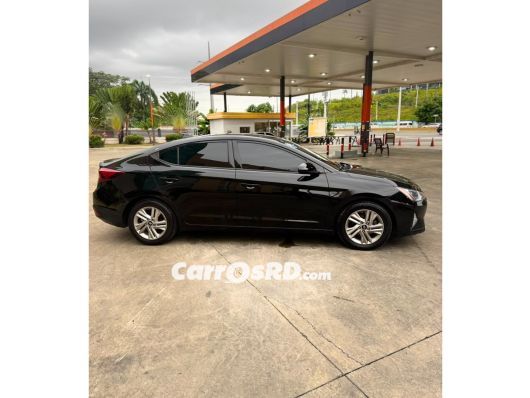 Hyundai Elantra Carros en venta