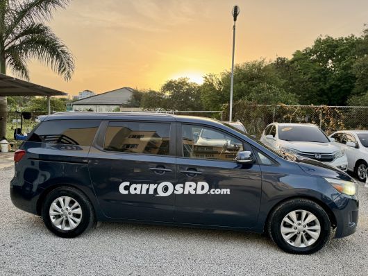 Kia Sedona Minivan en venta