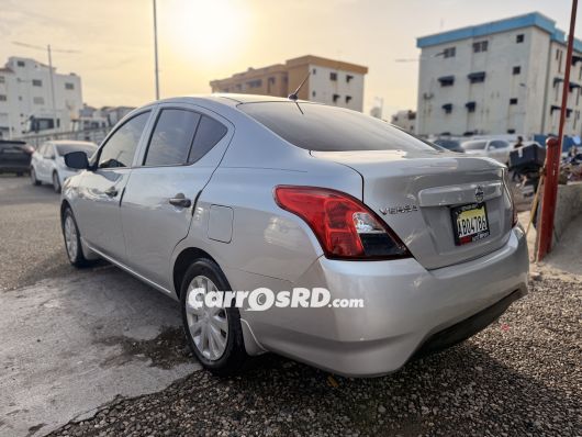 Nissan Versa Carros en venta