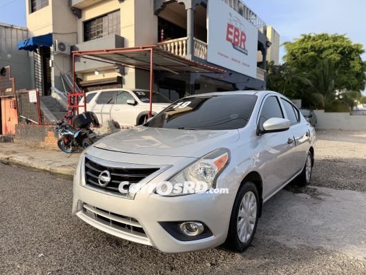 Nissan Versa Carros en venta