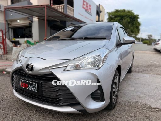 Toyota Vitz Carros en venta