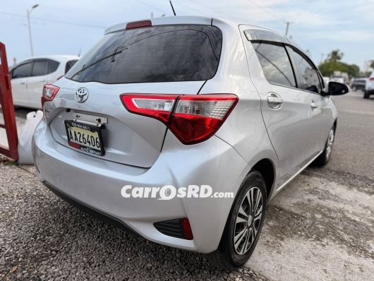 Toyota Vitz Carros en venta