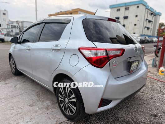 Toyota Vitz Carros en venta