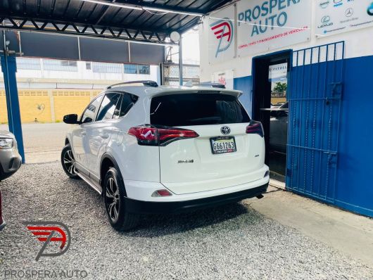 Toyota RAV4 LE