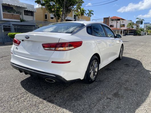 Kia K5 Básico