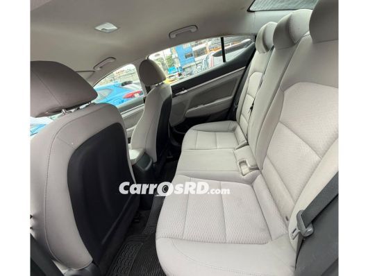 Hyundai Elantra Carros en venta