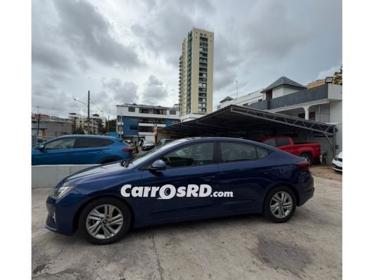 Hyundai Elantra Carros en venta