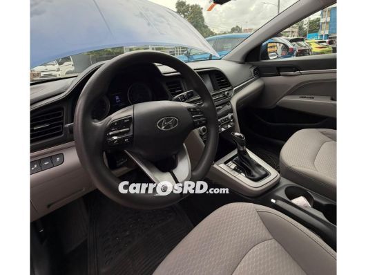 Hyundai Elantra Carros en venta