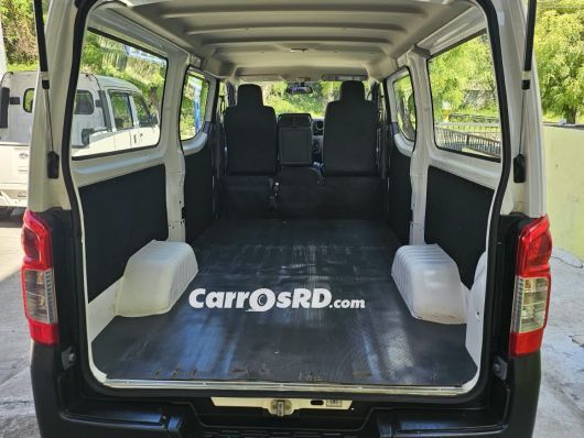 Nissan Caravan Minivan en venta