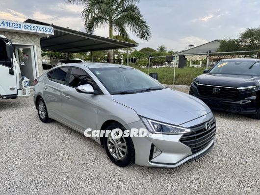 Hyundai Avante Carros en venta
