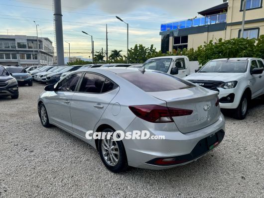 Hyundai Avante Carros en venta