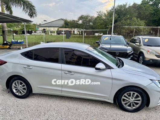 Hyundai Avante Carros en venta