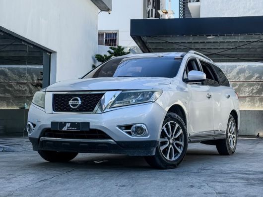 Nissan Pathfinder LE en venta