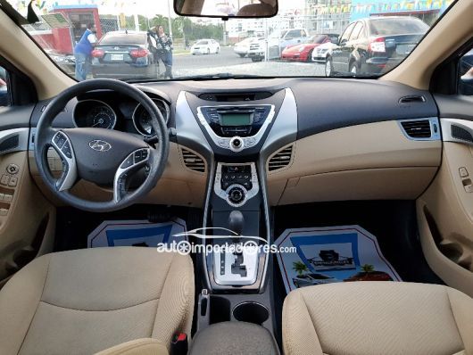 Hyundai Elantra Carros en venta